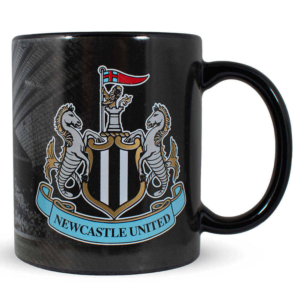 Newcastle United FC Stadium Mug LKT Sport Ceramic everyday coffee mugStadium design featuring a full colour Newcastle crestGlazed kiln fired finish with a black handleOfficial licensed productApprox 315ml (11oz)Approx 9cm tall, 8cm in diameter Mugs Hauptbild
