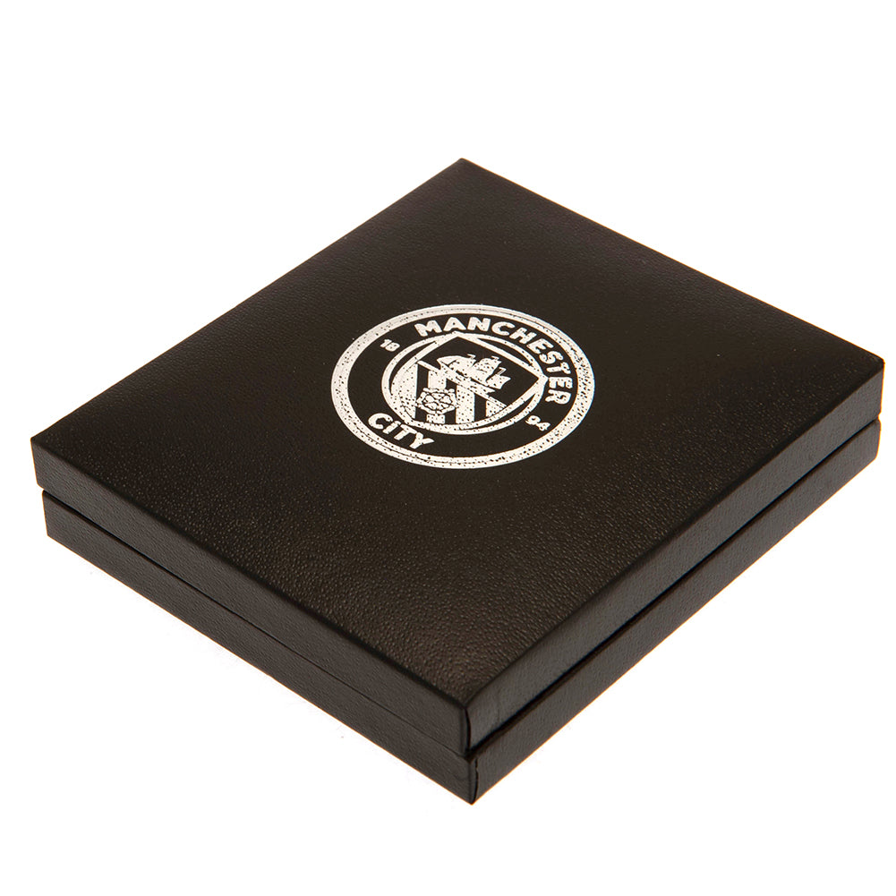  https://imageoffloads.taylorsmerchandise.com/wp-content/uploads/TM-02134-Manchester-City-FC-Stainless-Steel-Pendant-Chain-3.jpg