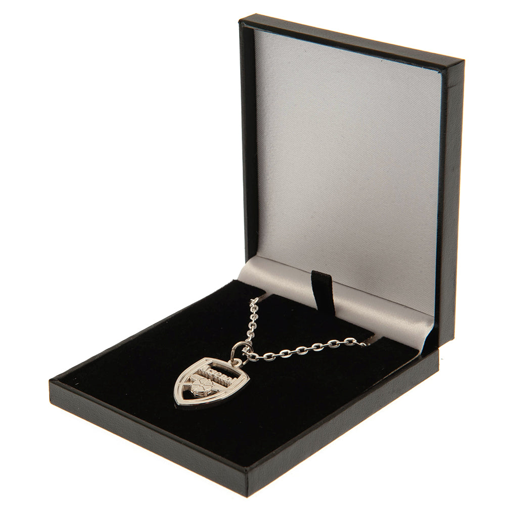 https://imageoffloads.taylorsmerchandise.com/wp-content/uploads/TM-03582-Arsenal-FC-Silver-Plated-Boxed-Pendant-CR.jpg