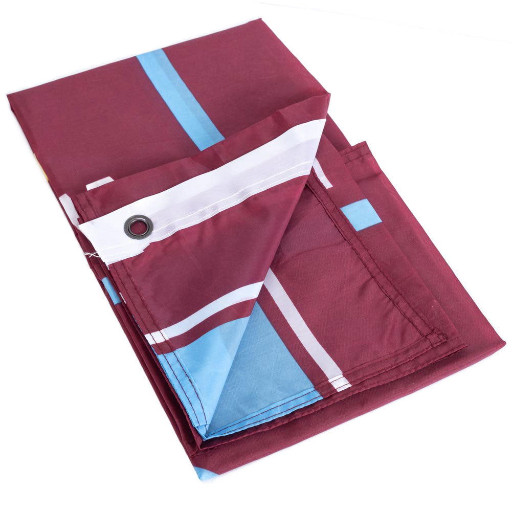  https://imageoffloads.taylorsmerchandise.com/wp-content/uploads/TM-03957-West-Ham-United-FC-Crest-Stripe-Flag-1.jpg