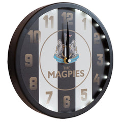  https://imageoffloads.taylorsmerchandise.com/wp-content/uploads/TM-04266-Newcastle-United-FC-Metallic-Wall-Clock-Stripe-2.jpg