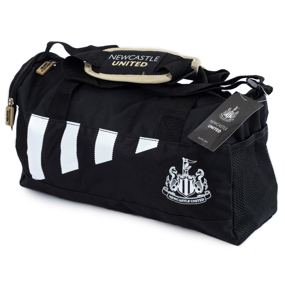  https://imageoffloads.taylorsmerchandise.com/wp-content/uploads/TM-04486-Newcastle-United-FC-Stripe-Duffle-Bag-3.jpg