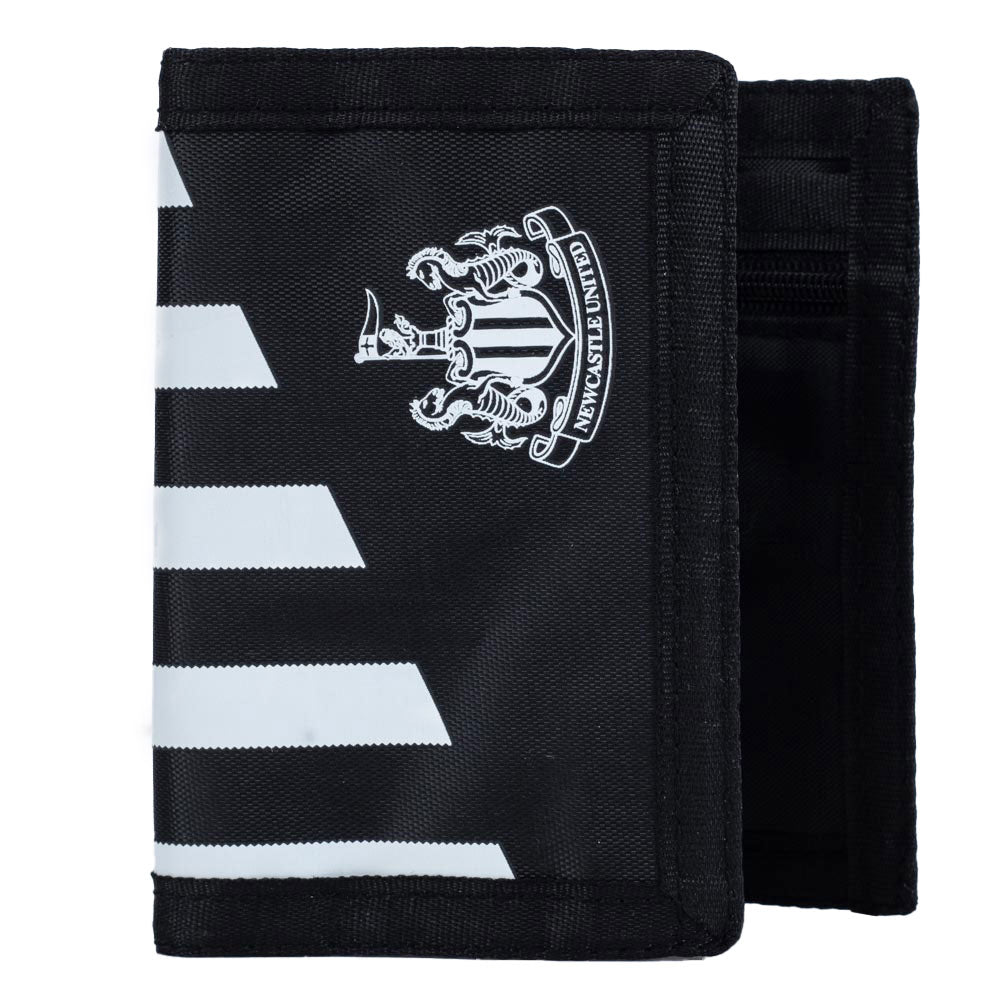 https://imageoffloads.taylorsmerchandise.com/wp-content/uploads/TM-04496-Newcastle-United-FC-Stripe-Wallet-3.jpg