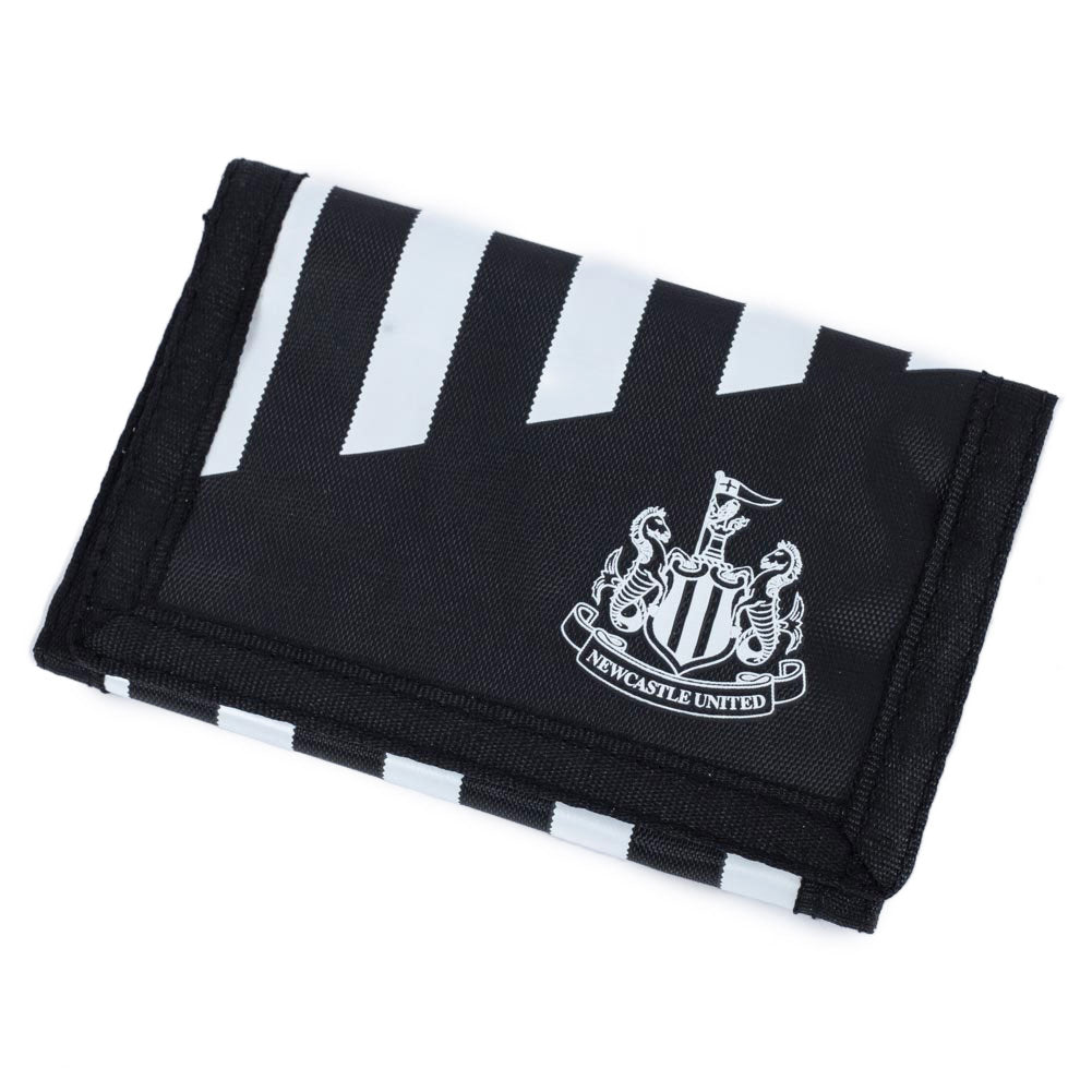 https://imageoffloads.taylorsmerchandise.com/wp-content/uploads/TM-04496-Newcastle-United-FC-Stripe-Wallet.jpg