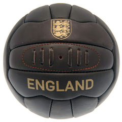 https://imageoffloads.taylorsmerchandise.com/wp-content/uploads/TM-05424-England-FA-Retro-Heritage-Football.jpg