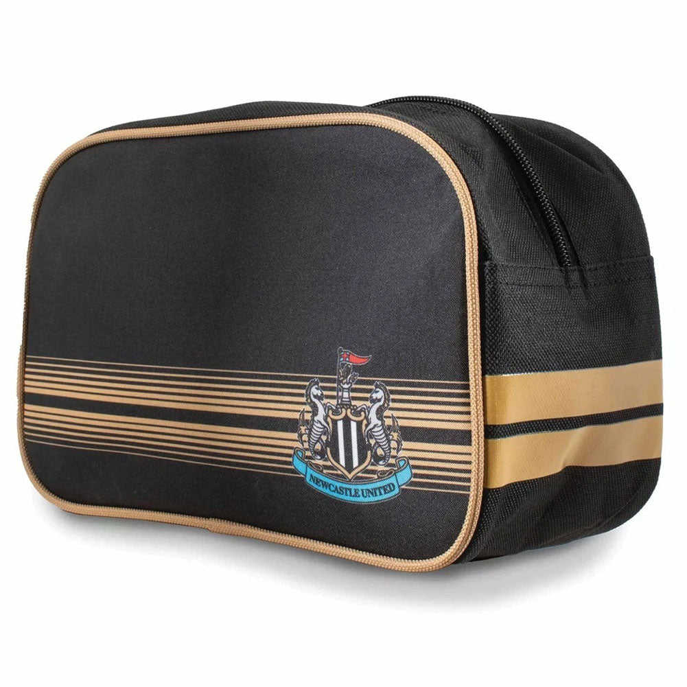 https://imageoffloads.taylorsmerchandise.com/wp-content/uploads/TM-06584-Newcastle-United-FC-Matchday-Toiletry-Bag.jpg
