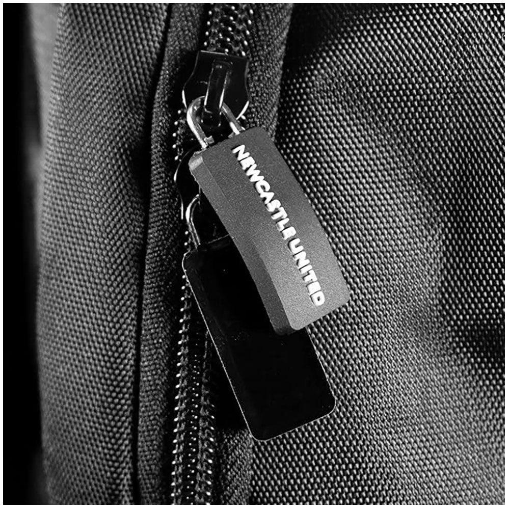  https://imageoffloads.taylorsmerchandise.com/wp-content/uploads/TM-06592-Newcastle-United-FC-Premium-Backpack-5.jpg