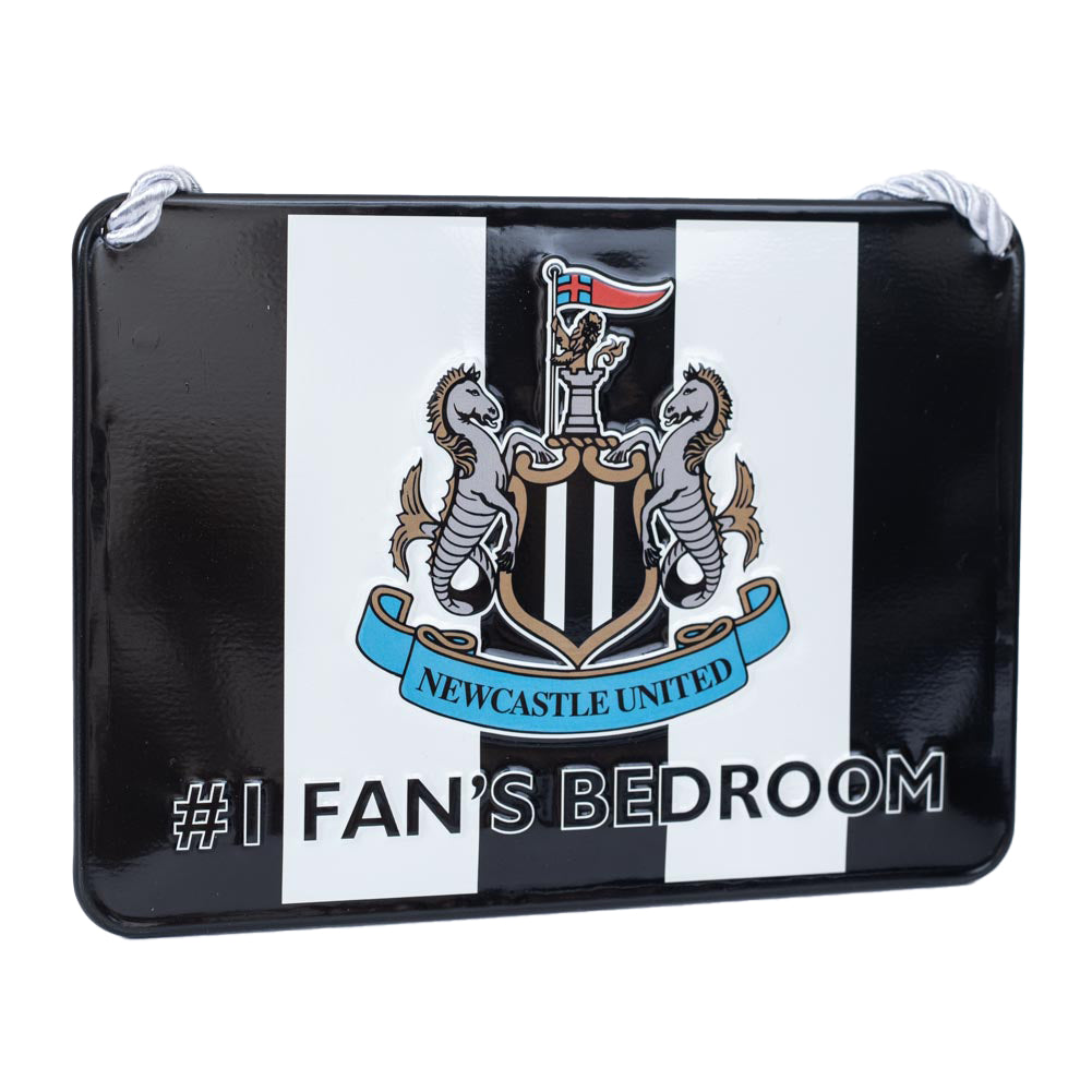 https://imageoffloads.taylorsmerchandise.com/wp-content/uploads/TM-06722-Newcastle-United-FC-No1-Fan-Stripe-Bedroom-Sign.jpg