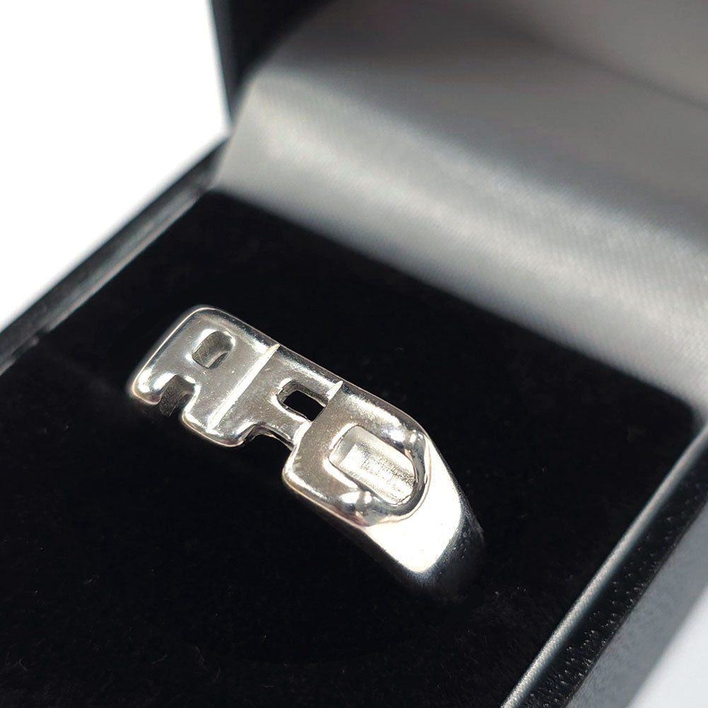 https://imageoffloads.taylorsmerchandise.com/wp-content/uploads/TM-06755-Arsenal-FC-Sterling-Silver-AFC-Ring.jpg