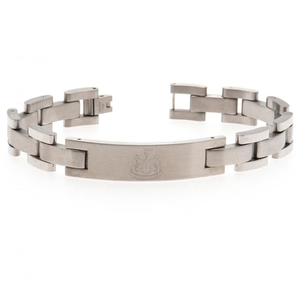  https://imageoffloads.taylorsmerchandise.com/wp-content/uploads/TM-06761-Newcastle-United-FC-Engraved-Bracelet-1.jpg