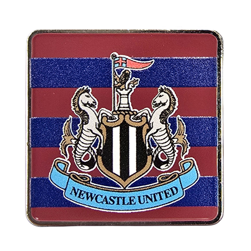  https://imageoffloads.taylorsmerchandise.com/wp-content/uploads/TM-07195-Newcastle-United-FC-95-96-Away-Kit-Keyring-Badge-Set-2.jpg
