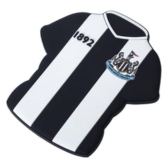  https://imageoffloads.taylorsmerchandise.com/wp-content/uploads/TM-07402-Newcastle-United-FC-PVC-Home-Kit-Fridge-Magnet-1.jpg