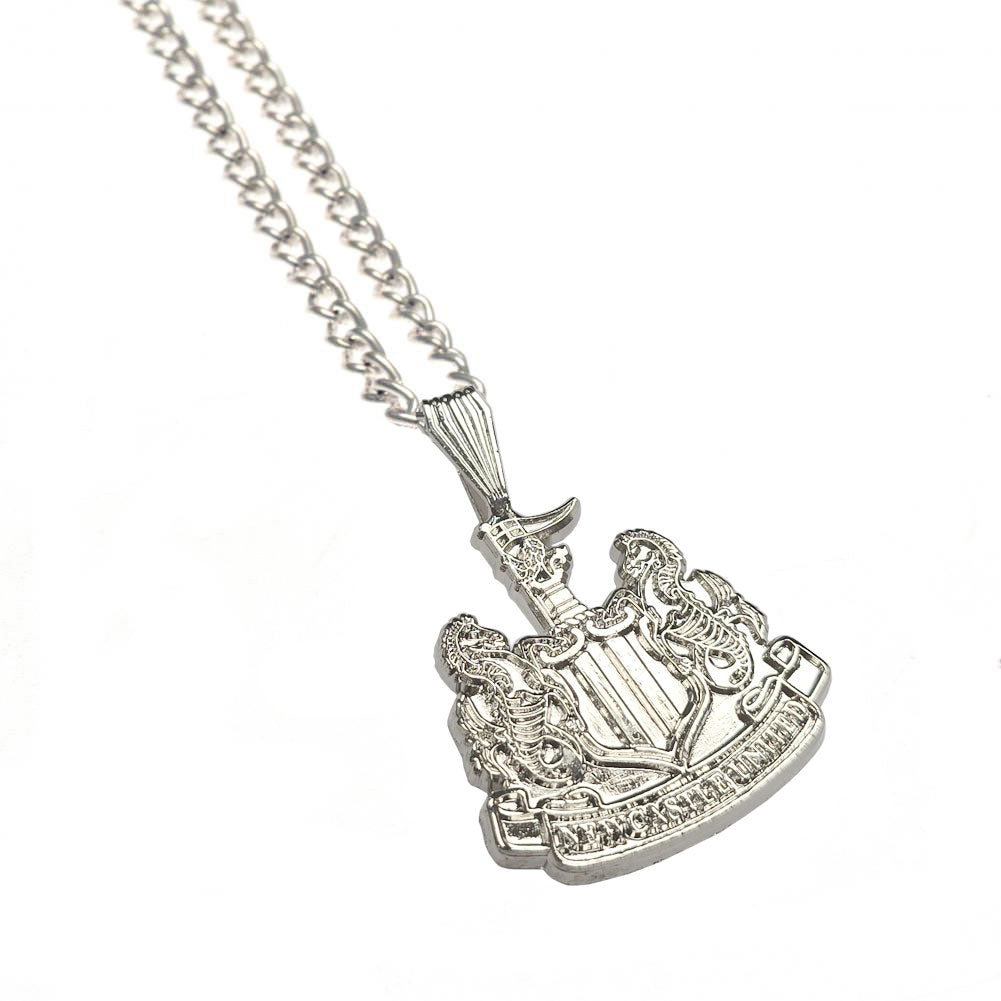 https://imageoffloads.taylorsmerchandise.com/wp-content/uploads/TM-08017-Newcastle-United-FC-Silver-Plated-Pendant-Chain-XL.jpg