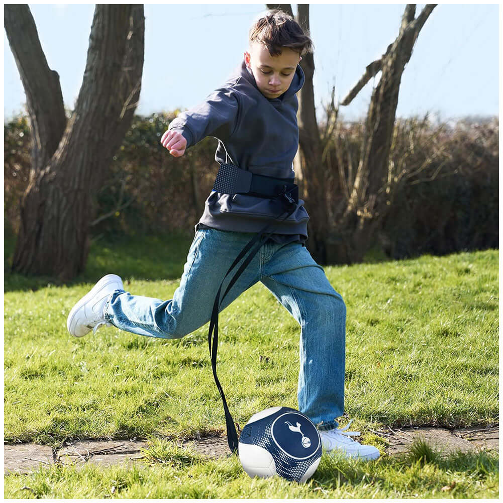 Tottenham Hotspur FC Kick Trainer LKT Sport Great close control and skills training aidSize 3-5 training sleeve featuring the Tottenham crest with a cord and strapPerfect for improving passing, control and reactionsOfficial licensed productSize 3-5 footba