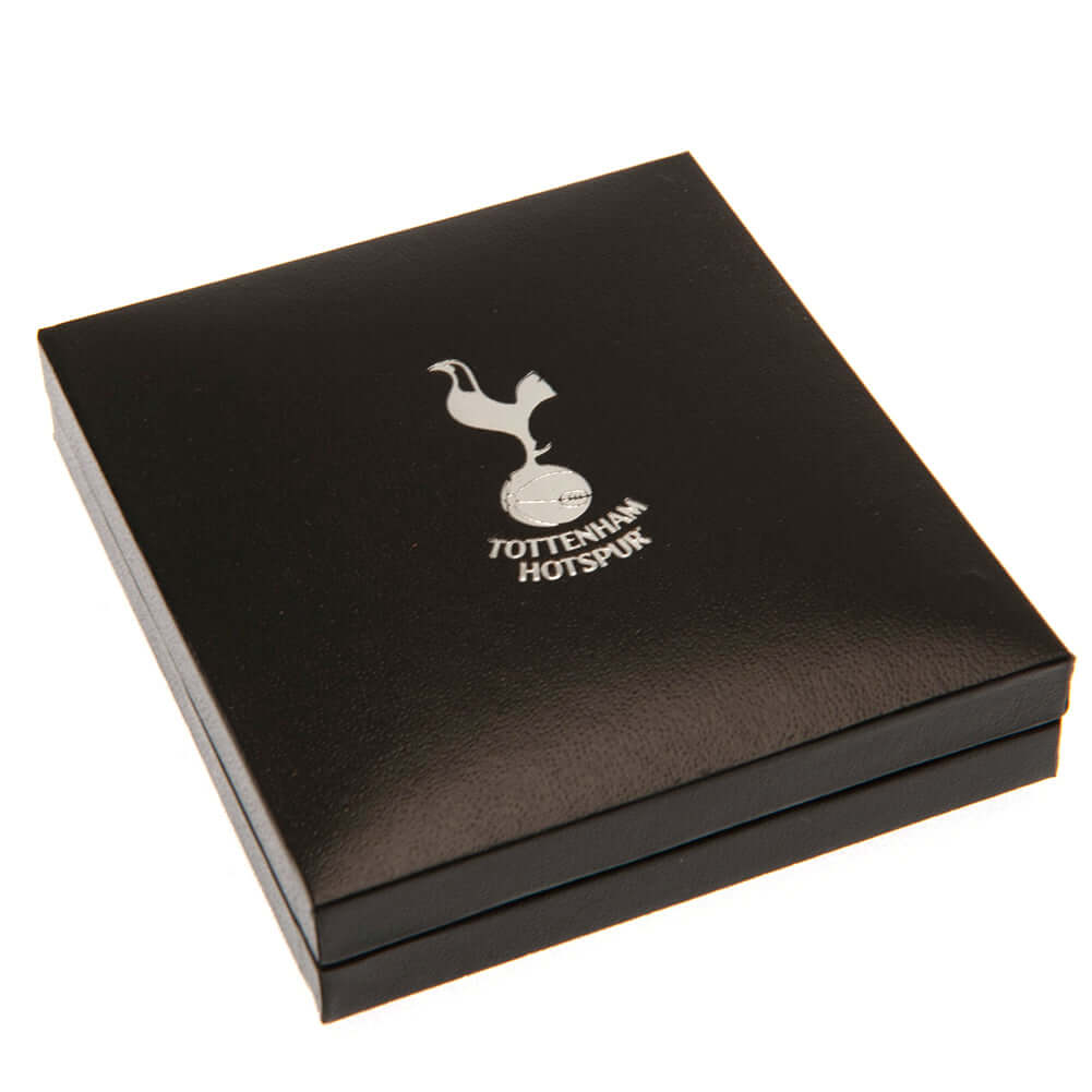 Tottenham Hotspur FC Silver Plated Boxed Pendant LKT Sport Silver plated pendant and necklaceFeaturing a Spurs crest pendant on a chain necklaceWith a lobster claspOfficial licensed productNecklace approx 50cm (20 inches)Pendant approx 25mm x 10mm Pendant