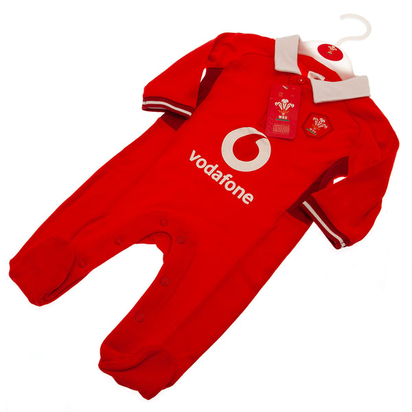 Wales RU Sleepsuit 6/9 mths SP LKT Sport This long sleeved sleepsuit features the famous red home colour of Wales RugbyDesign inspired by the 2023-24 season kit with an embroidered crest and printed sponsorSoft comfortable fit with press stud fasteningMad