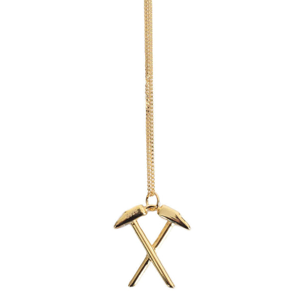 West Ham United FC 18ct Gold Plated on Silver Pendant & Chain LKT Sport 18ct Gold Plated on Sterling Silver pendant and necklaceFeaturing the West Ham crest pendant on the chain necklaceWith a lobster claspOfficial licensed productChain approx 49cm (19in)