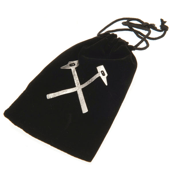 West Ham United FC Deluxe Keyring LKT Sport Vibrant deluxe heavy metal keyring with split ringRectangle design featuring the West Ham crest and sloganMetal alloy with silver style finishComplete with a silver foil print velvet pouchOfficial licensed produ