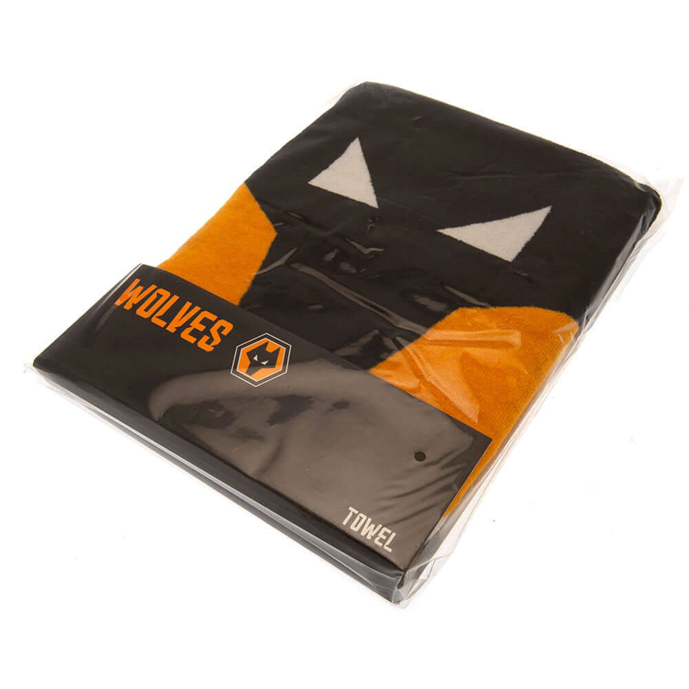 Wolverhampton Wanderers FC Pulse Towel LKT Sport Large soft to touch 100% cotton velour beach towelFeatures a pulse design with a central large crestOfficial licensed productApprox 140cm x 70cm (55in x 28in) Beach Towels